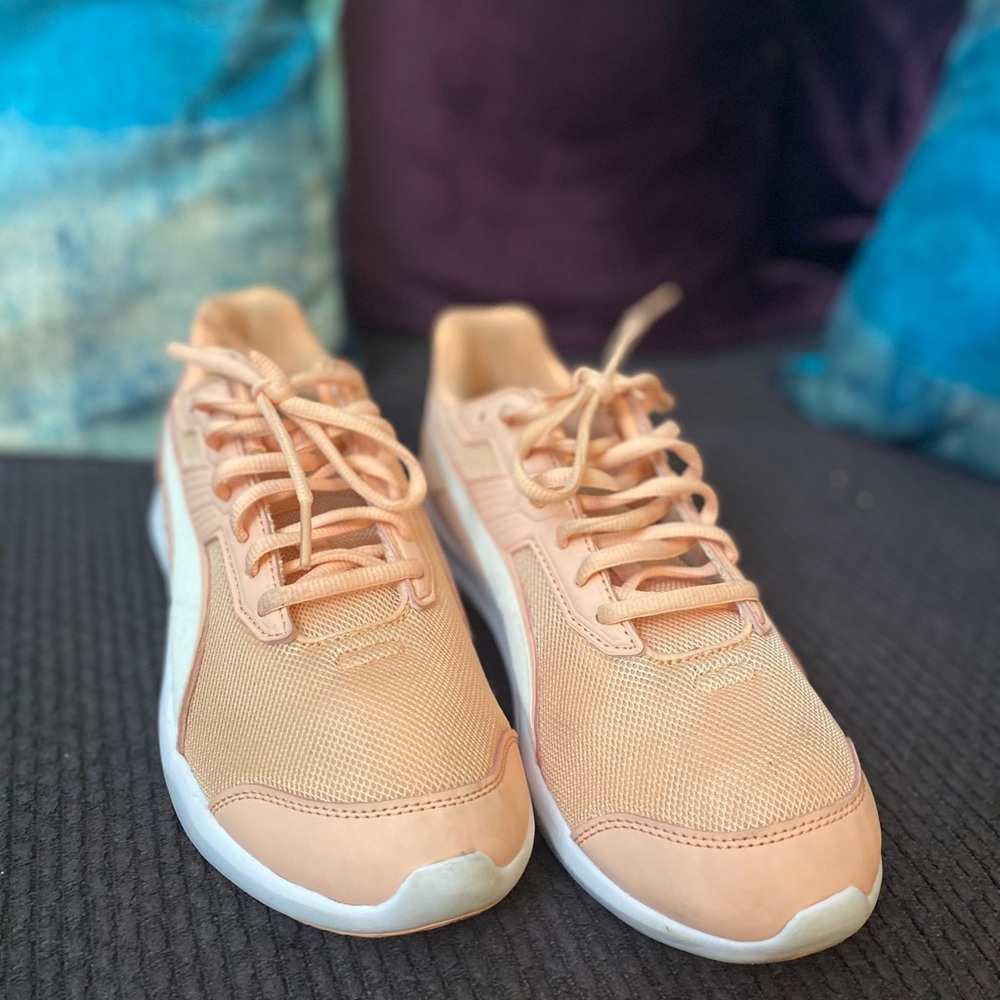 PRETTY PEACH PUMAS!!
